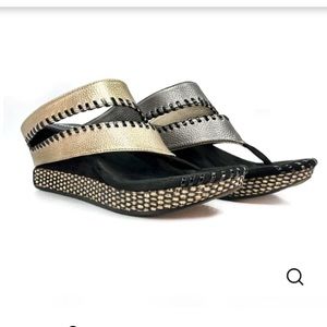 Like new Modzori Reversible Shoes - Mid Wedge pewter and gold